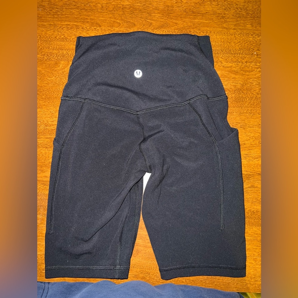 Lululemon biker shorts with pockets